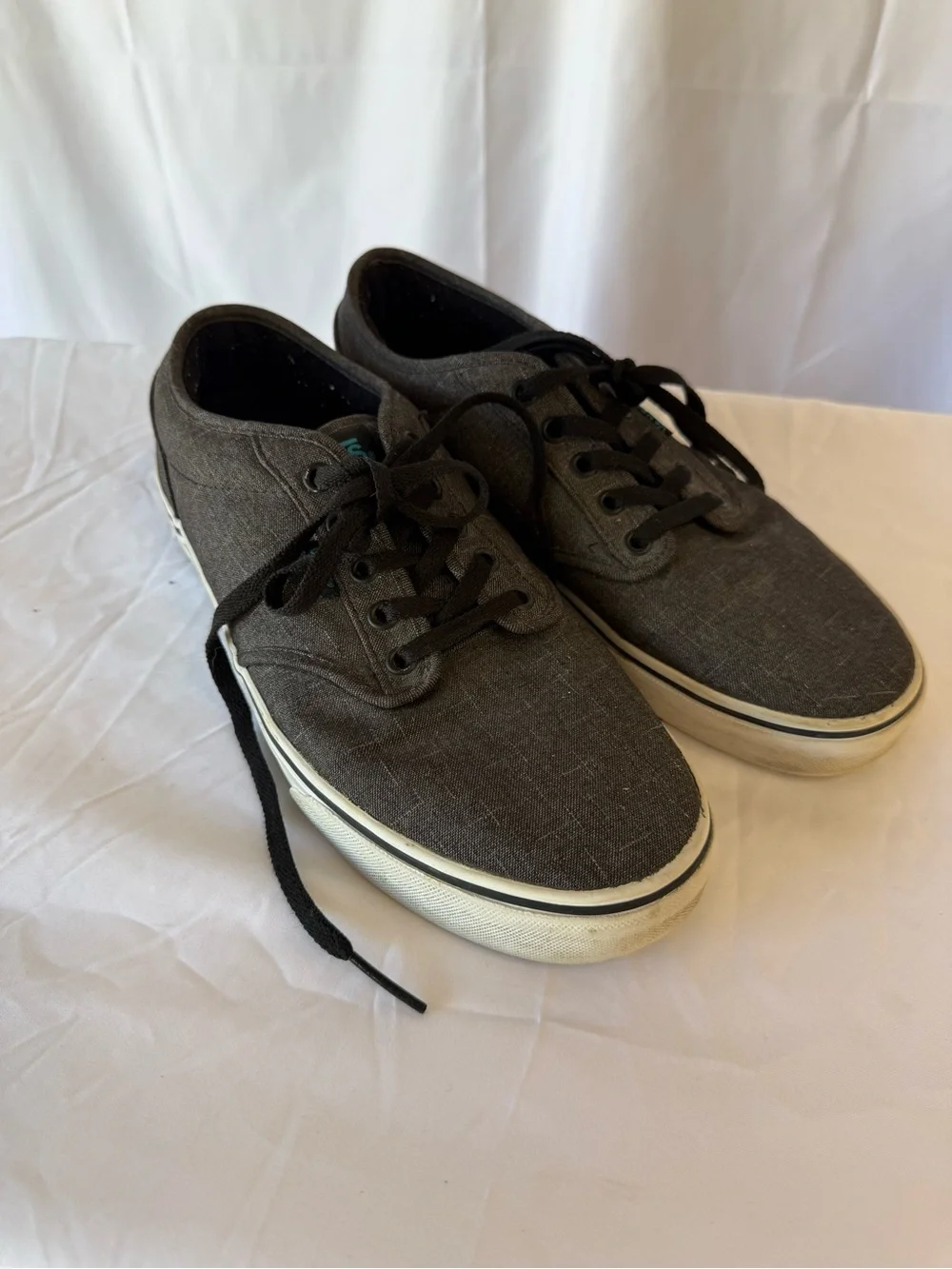 Vans Men 10 Atwood sneaker dark grey lace up